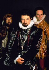 Tony Robinson, Rowan Atkinson and Tim McInnerny in Blackadder II